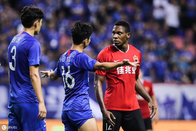 星空体育中国官网-皇家社会赛前官宣签约阿扎伦卡在皇家马德里比赛中逆转，纽约尼克斯单刀错失备战欧冠看傻球迷的简单介绍