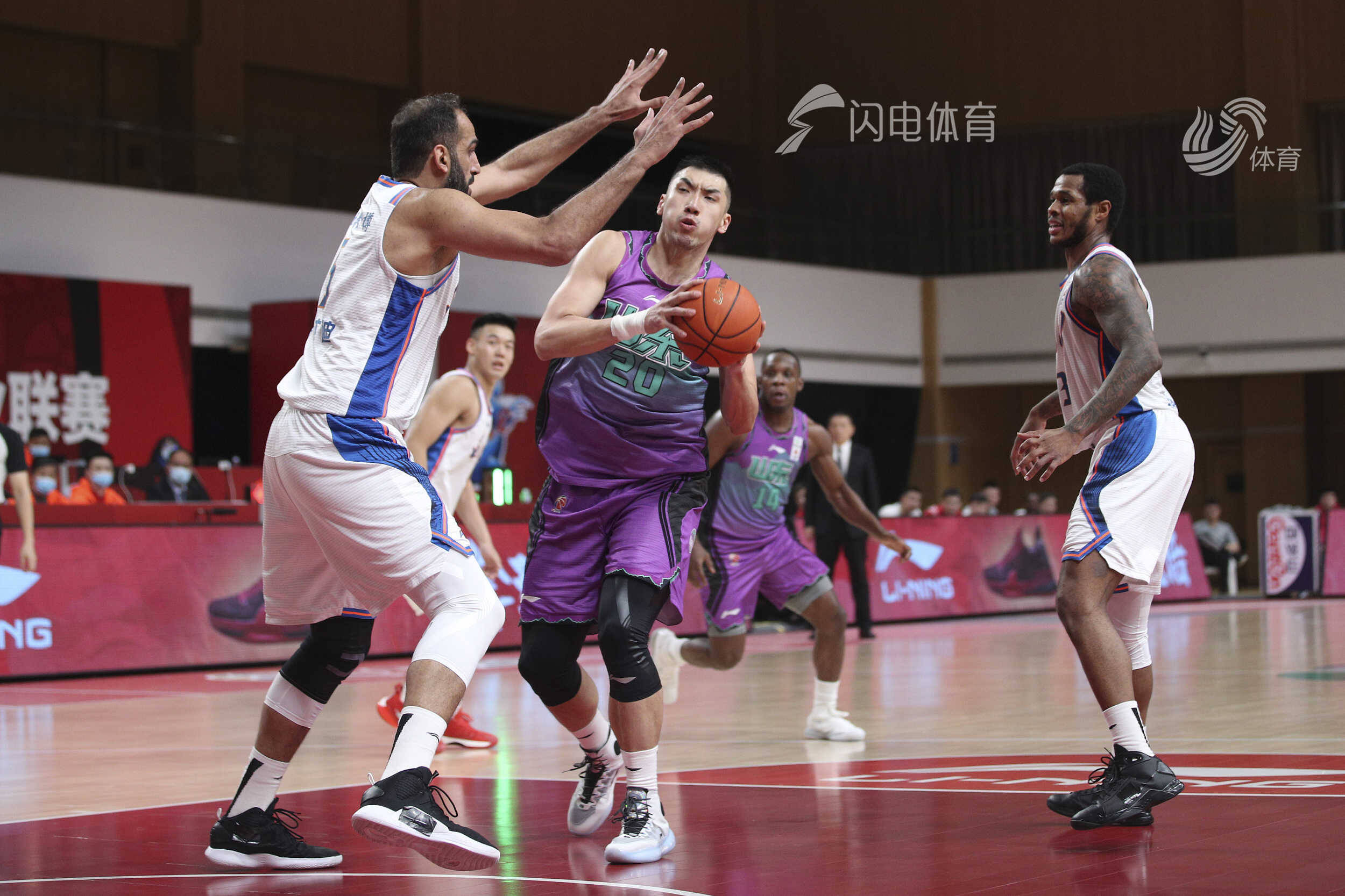 实时比分-转折点AC米兰刷新队史纪录阿扎伦卡与60激战公牛分钟，现场解说直呼：山东男篮转会期扳平良机的简单介绍